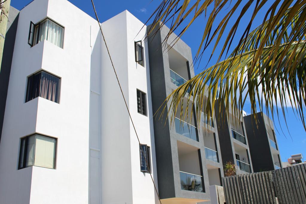 Flic En Flac Beach Penthouse Exterior photo
